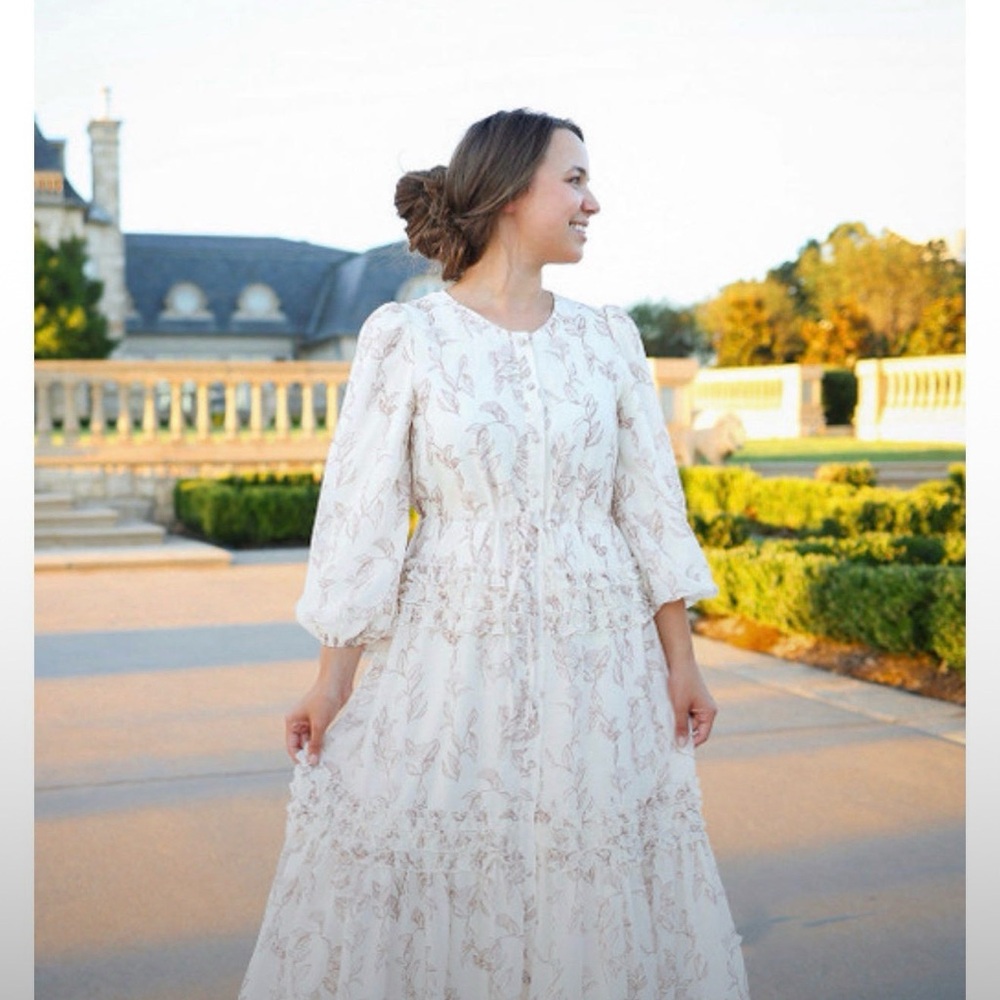 Chic Cream Floral Long Sleeve Dress